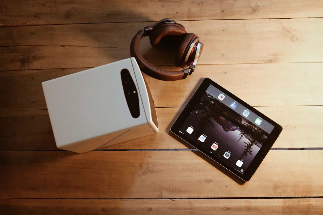 Audio-Technica 2 alphacolor NDETtf4c2K4 unsplash